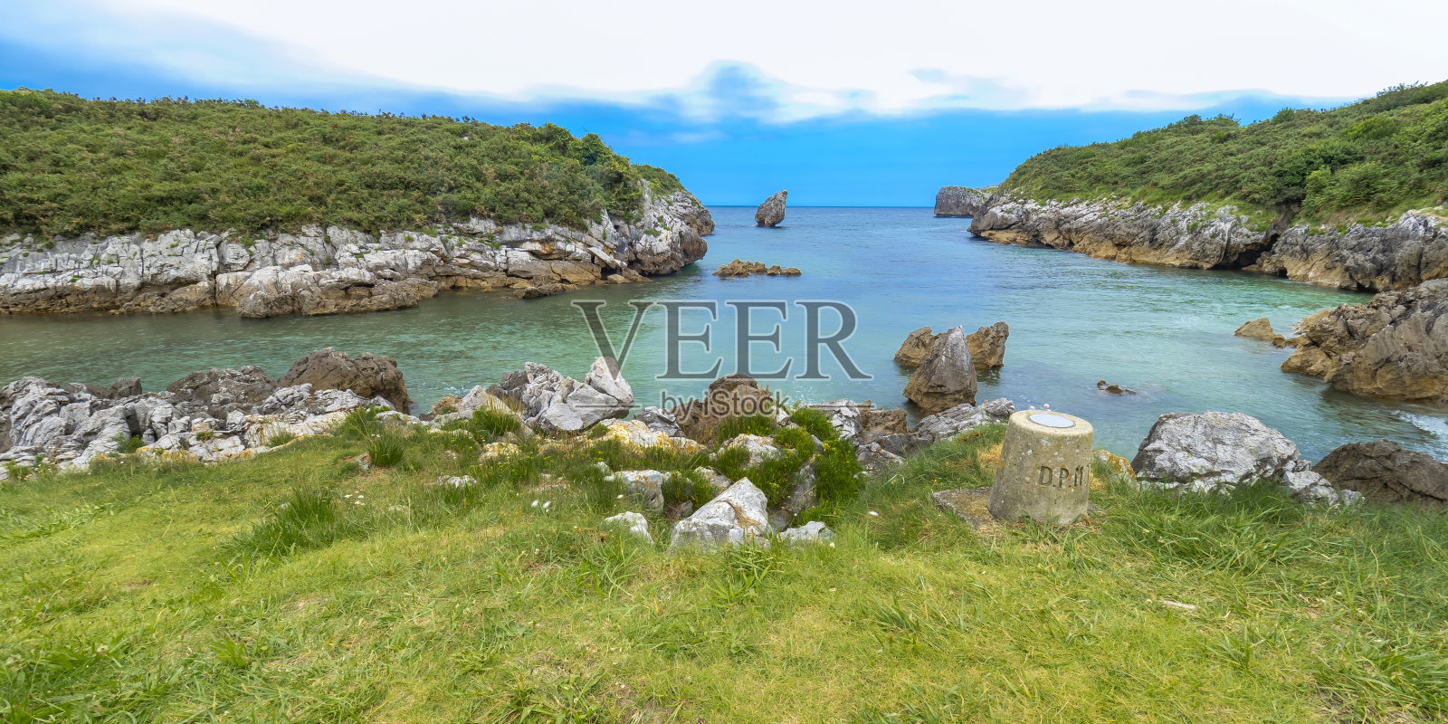 西班牙阿斯图里亚斯的布埃尔纳海滩照片摄影图片