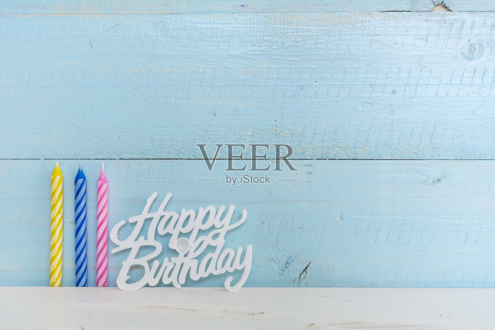 带蜡烛的蓝色生日贺卡照片摄影图片