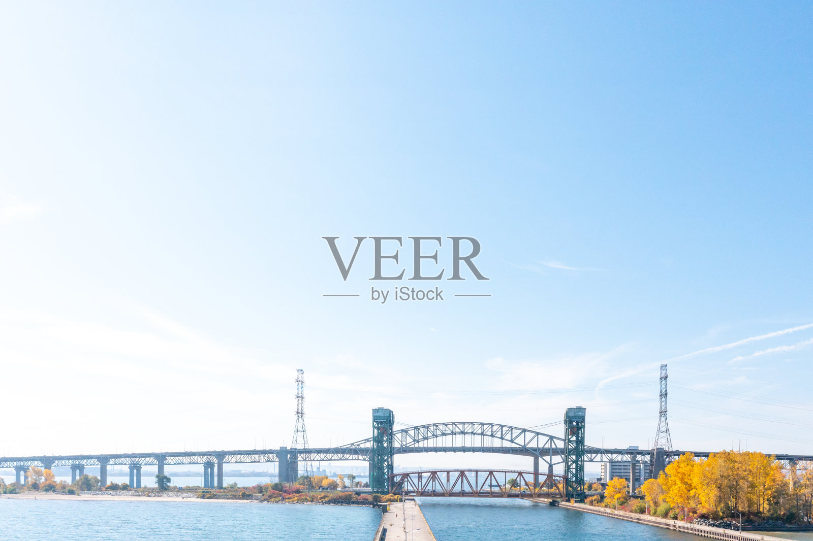 加拿大安大略省汉密尔顿市伊丽莎白女王路QEW高速公路照片摄影图片