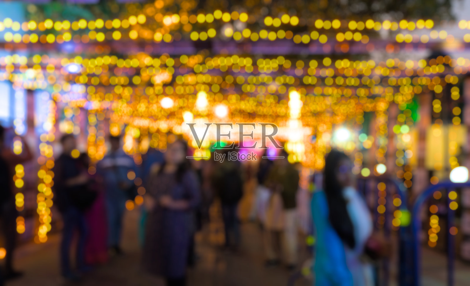 金色散焦，户外装饰照明散焦。照片摄影图片