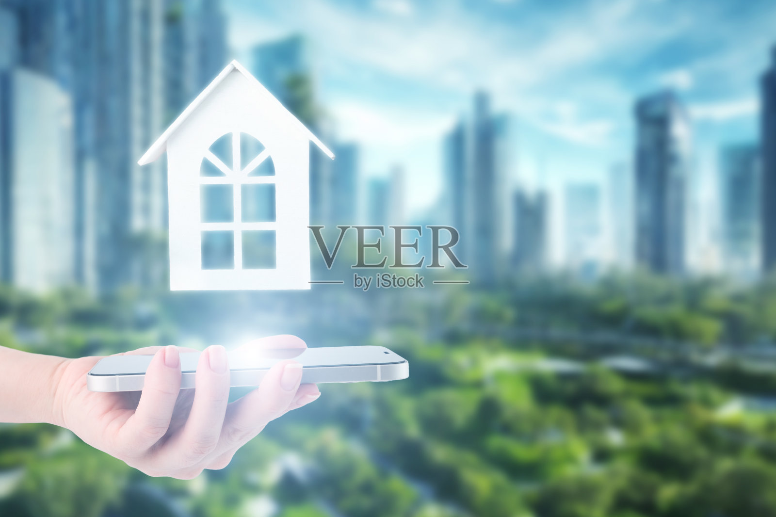 物业中介，手拿电话，背景是现代绿色生态城市照片摄影图片