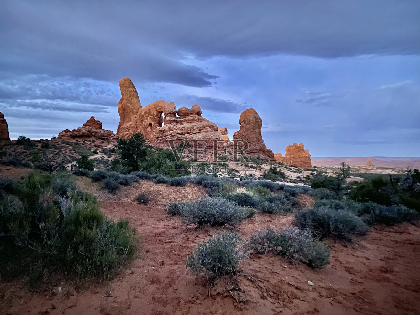 美国黎明拱门国家公园的角楼拱门照片摄影图片