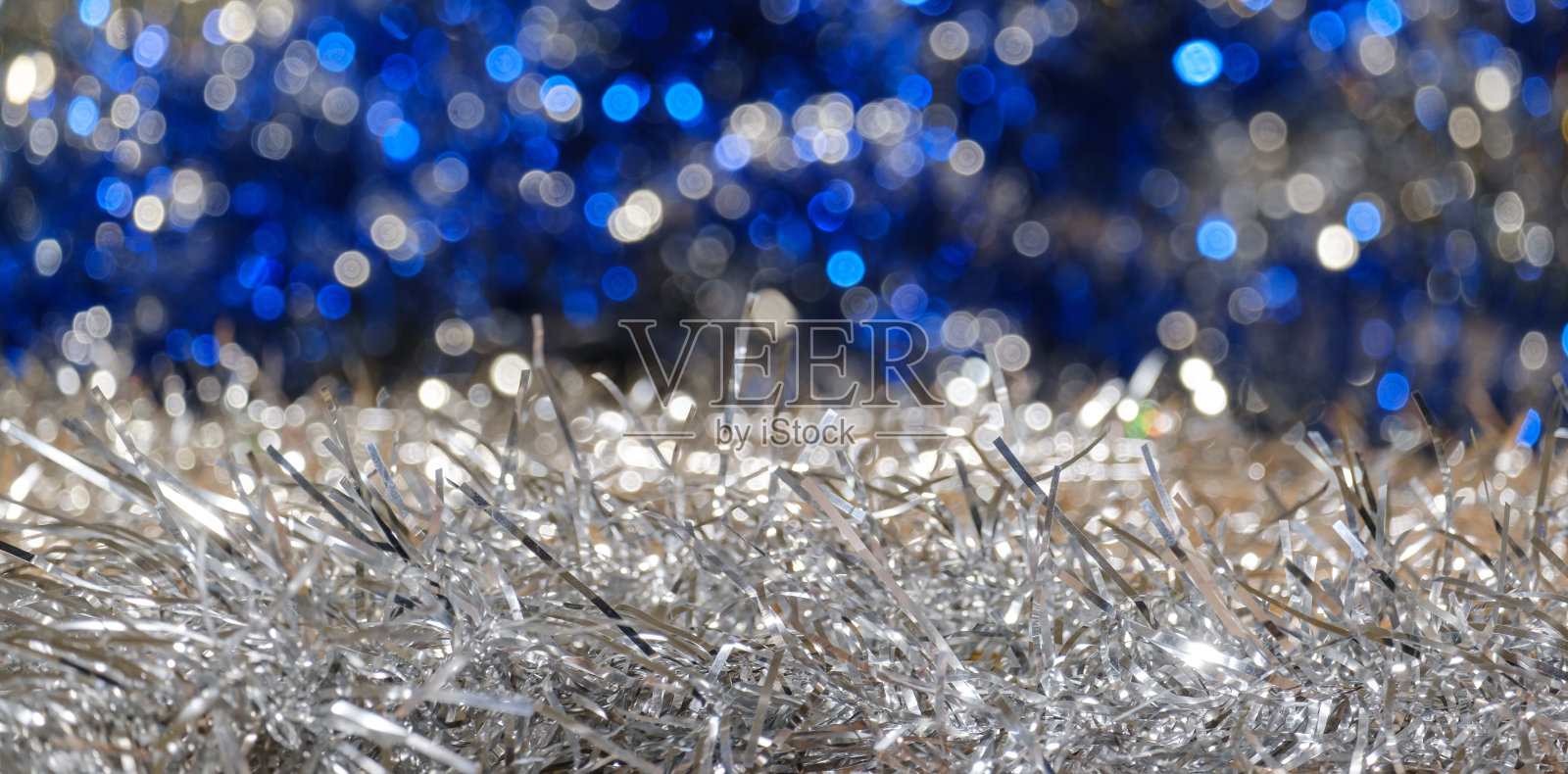 圣诞蓝色和银色金属丝特写和旋转散景照片摄影图片