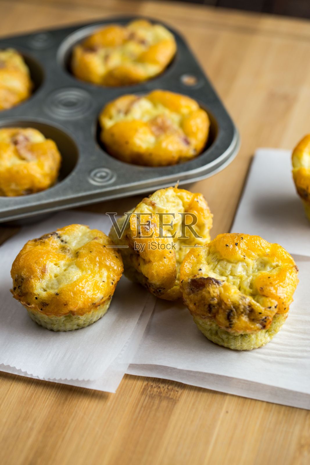鸡蛋松饼的高角度特写照片摄影图片