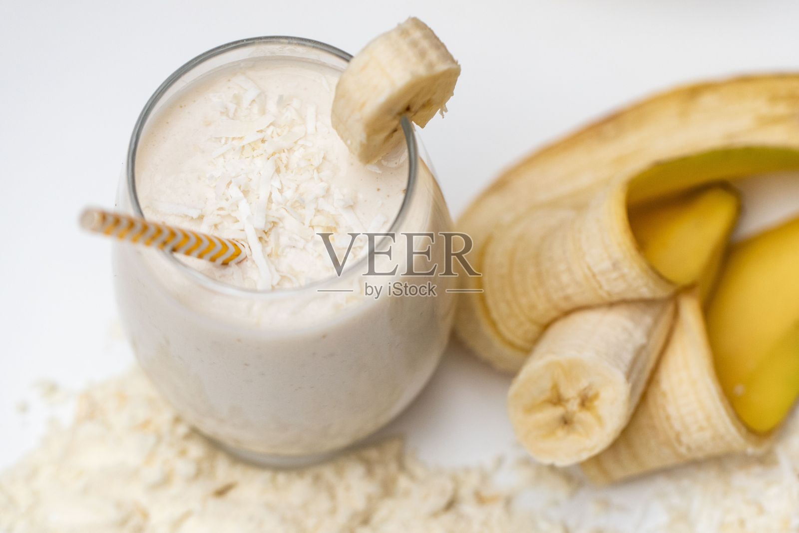 白底香蕉奶昔照片摄影图片