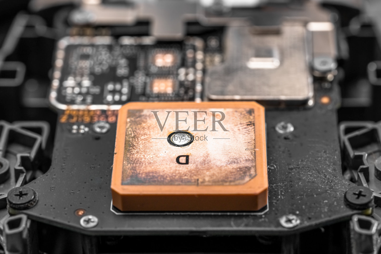 GPS模块，用于接收卫星信号。GPS模块安装在四轴飞行器上，四轴飞行器修理照片摄影图片