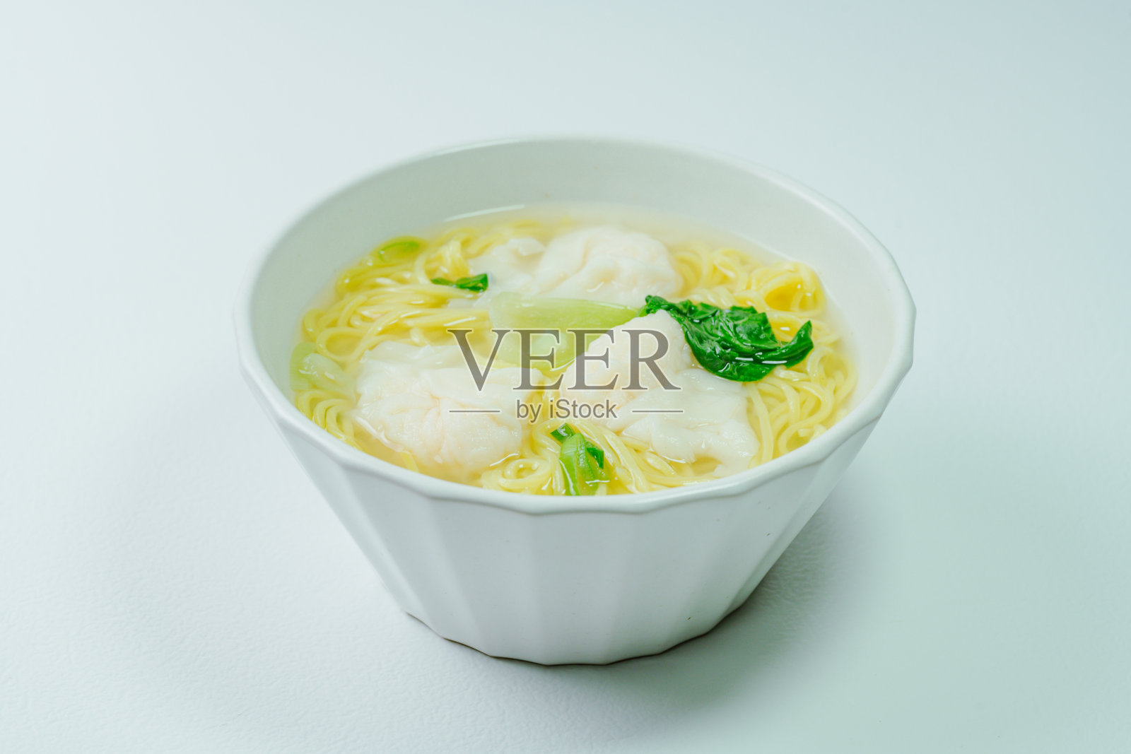 中国菜，虾，馄饨，饺子，面汤，白碗，白桌照片摄影图片