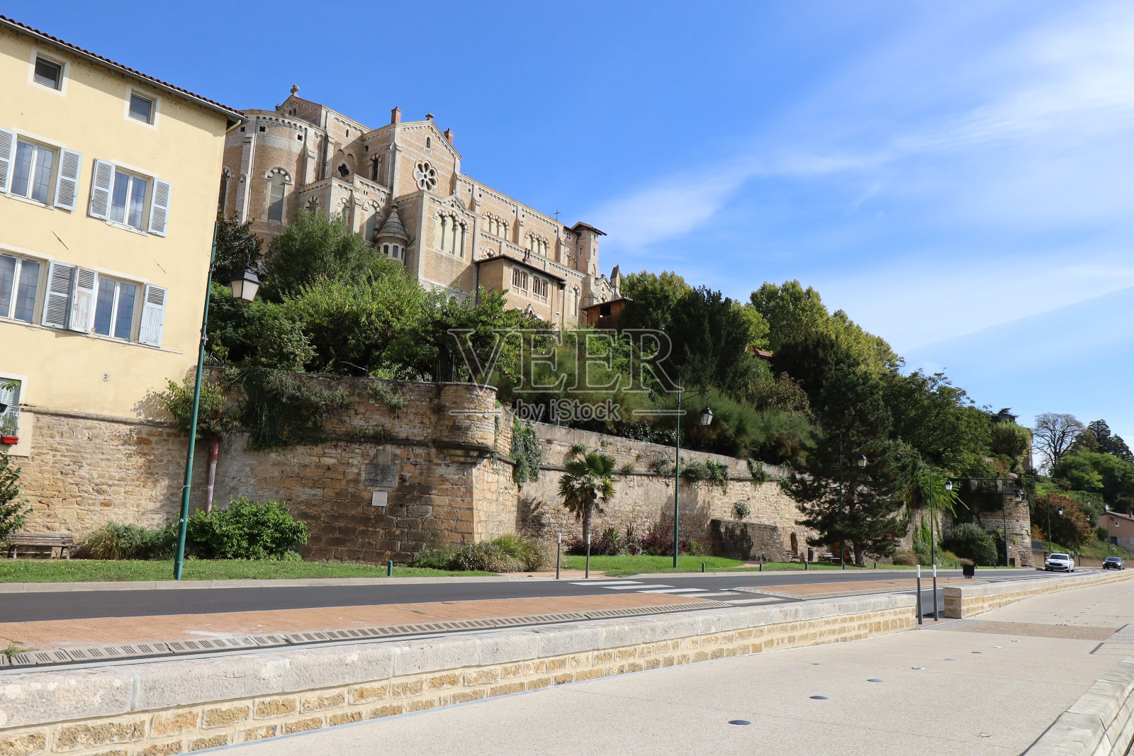 Trevoux -圣交响教堂照片摄影图片