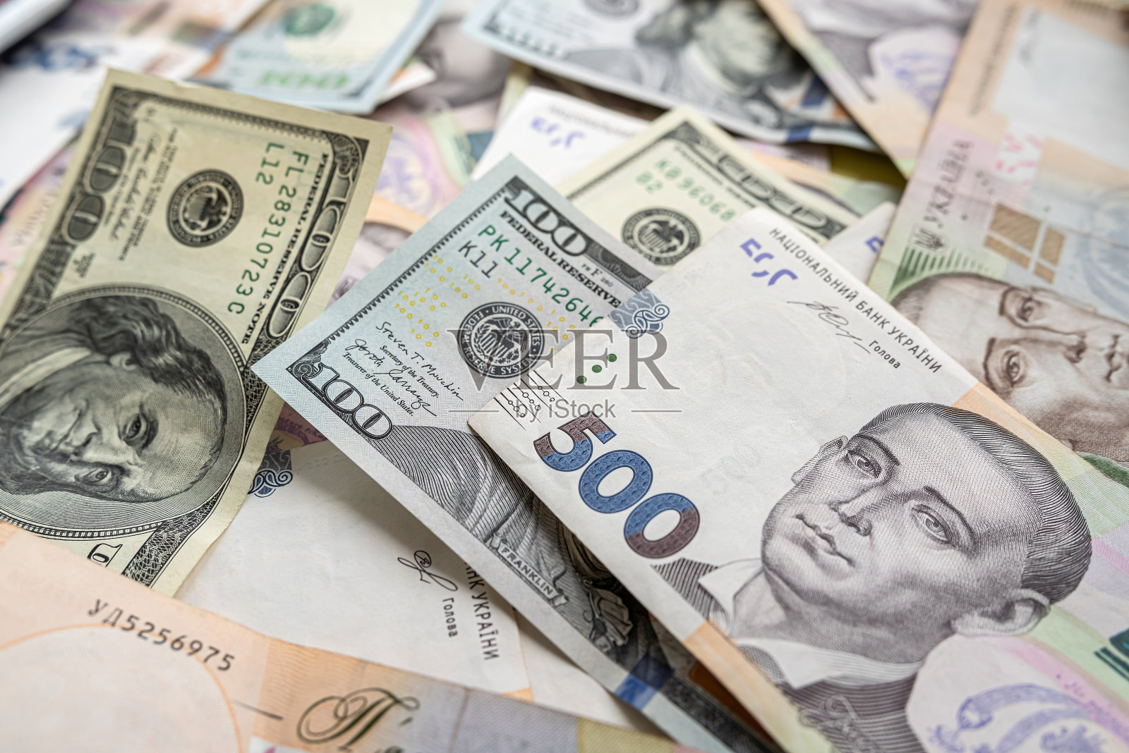 金融背景uah grivna和美元照片摄影图片