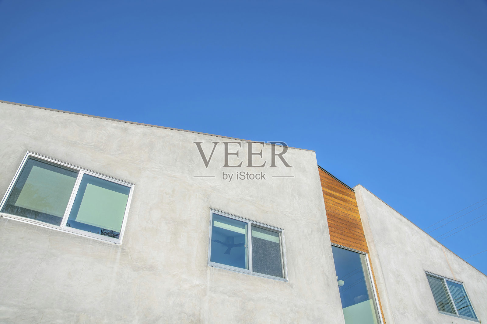 加州拉霍亚——建筑采用米白色和木质外墙照片摄影图片