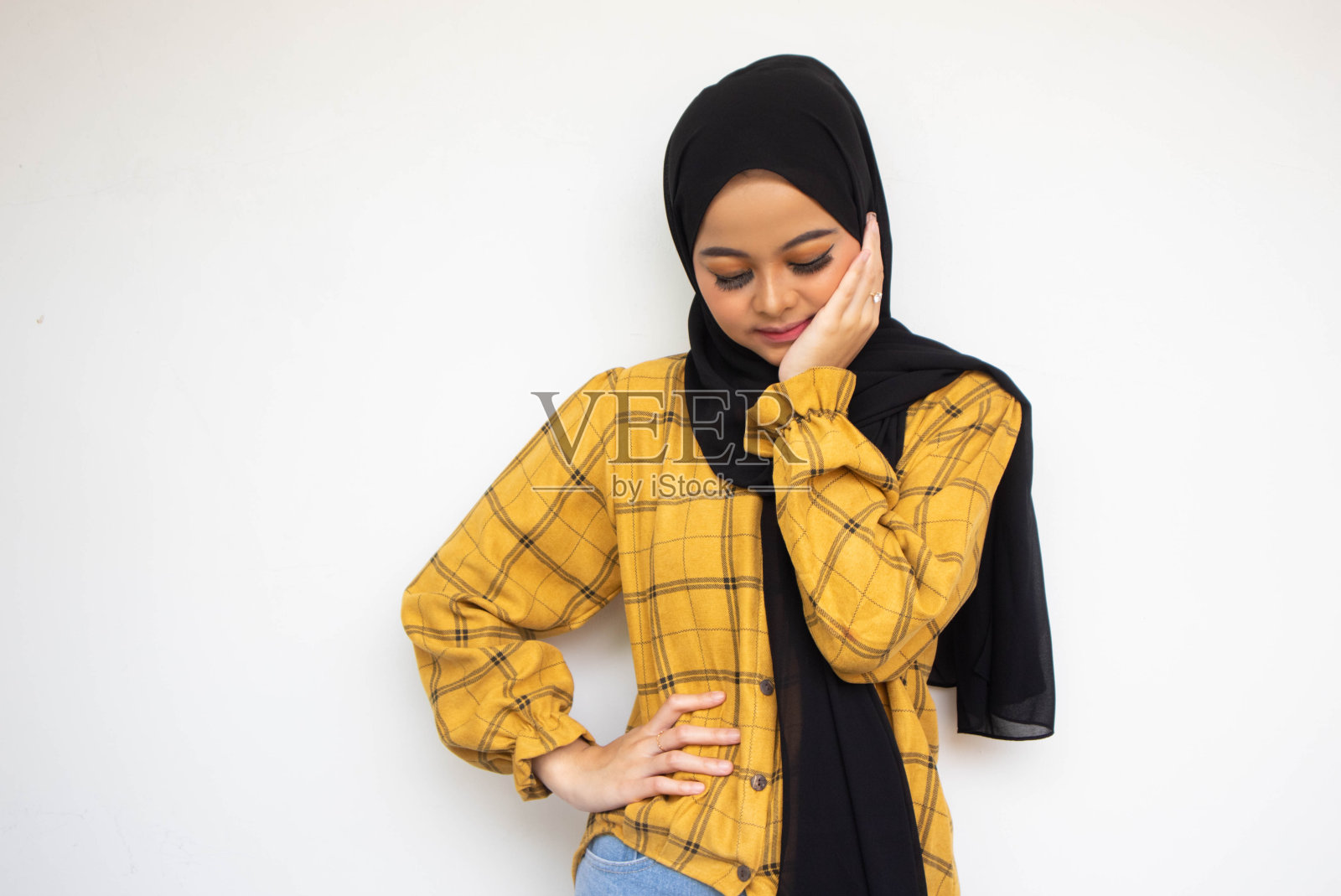 美丽的年轻亚洲妇女有牙痛的肖像照片摄影图片