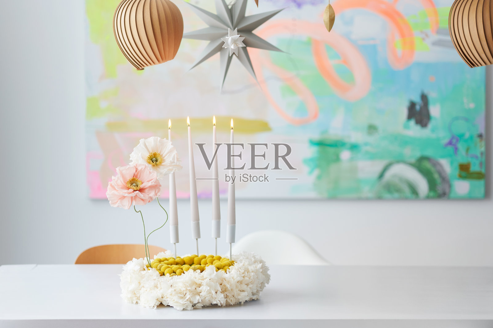 自制的现代降临节花环照片摄影图片