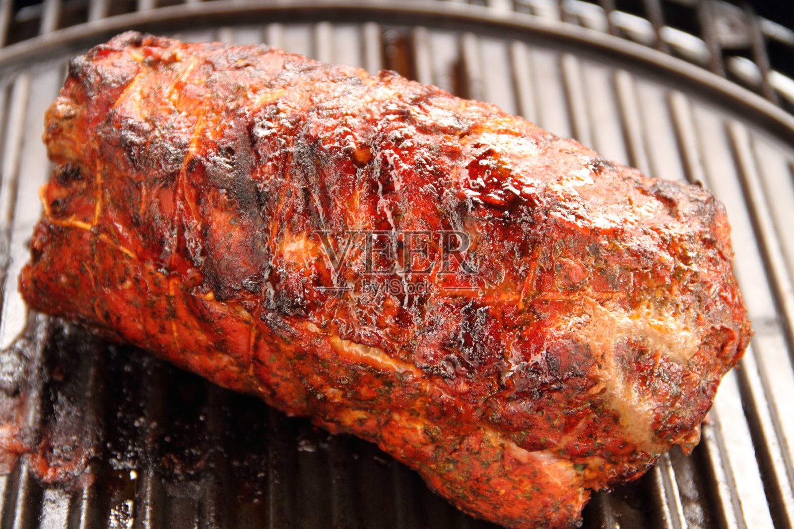 在烤架上烤照片摄影图片