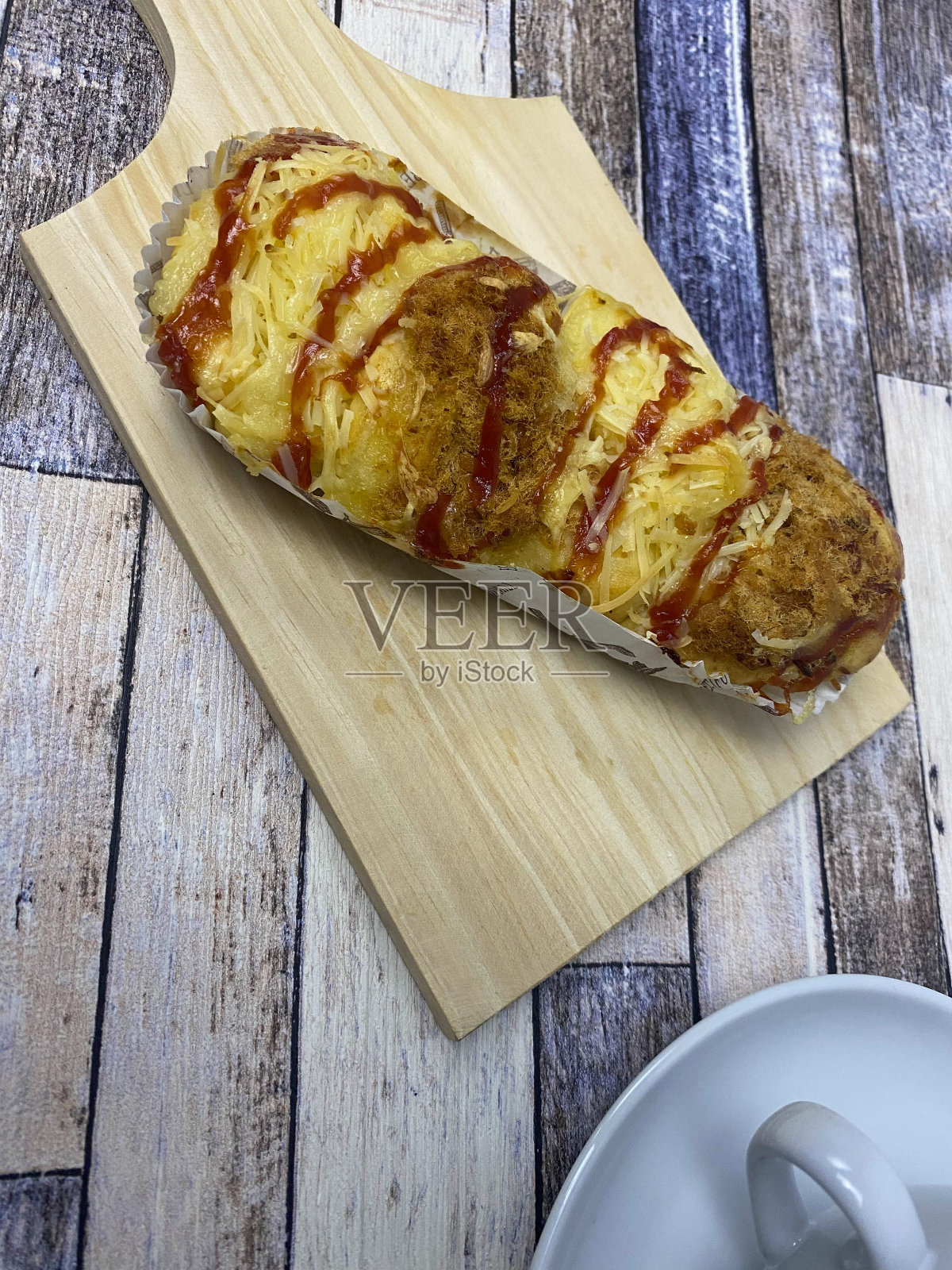 面包配一杯茶照片摄影图片