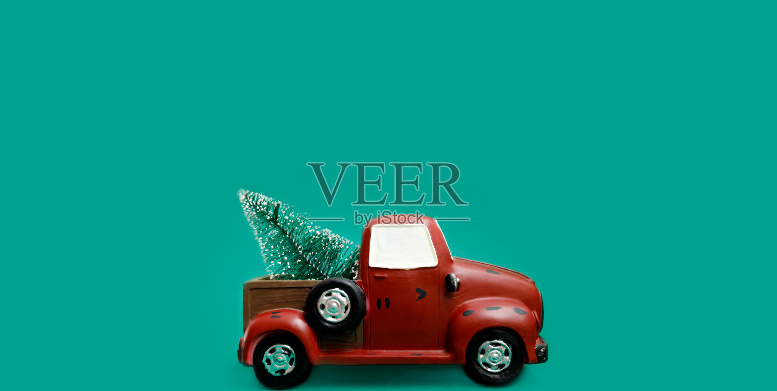 圣诞背景信上的绿色圣诞老人。的邀请。给愿望的空间。从高处俯瞰照片摄影图片