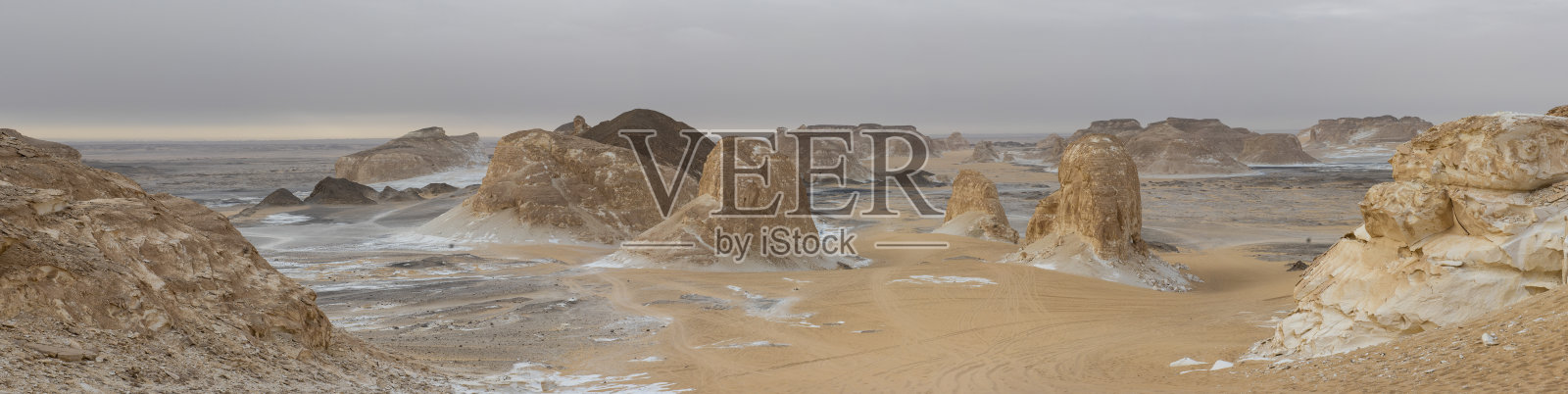 阿加巴特山谷的贫瘠沙漠景观照片摄影图片