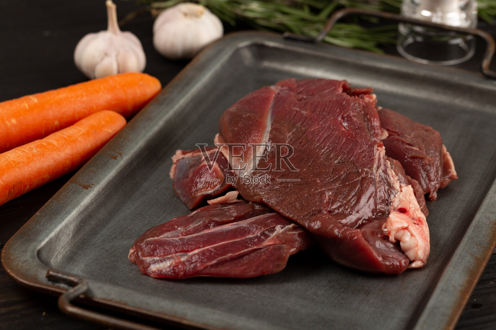 生狍子肉照片摄影图片