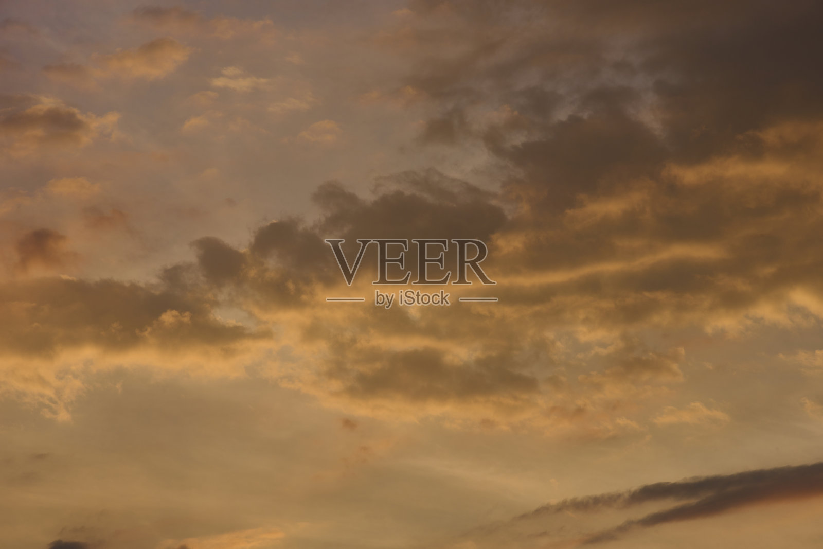 戏剧性的日出天空照片与多种颜色。照片摄影图片