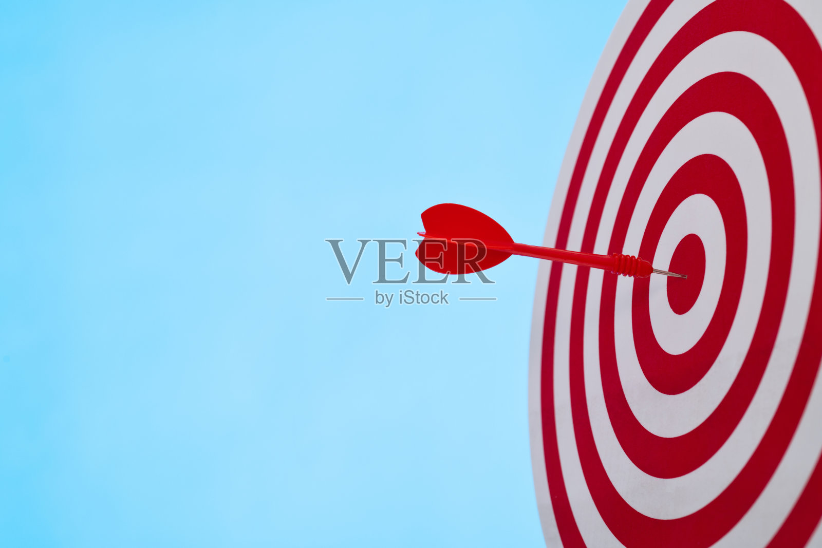 箭在飞镖的中心照片摄影图片