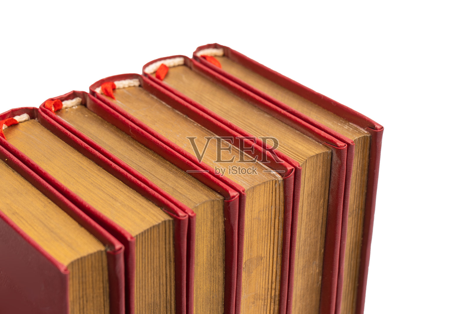 旧书孤零零地印在白色背景上。照片摄影图片