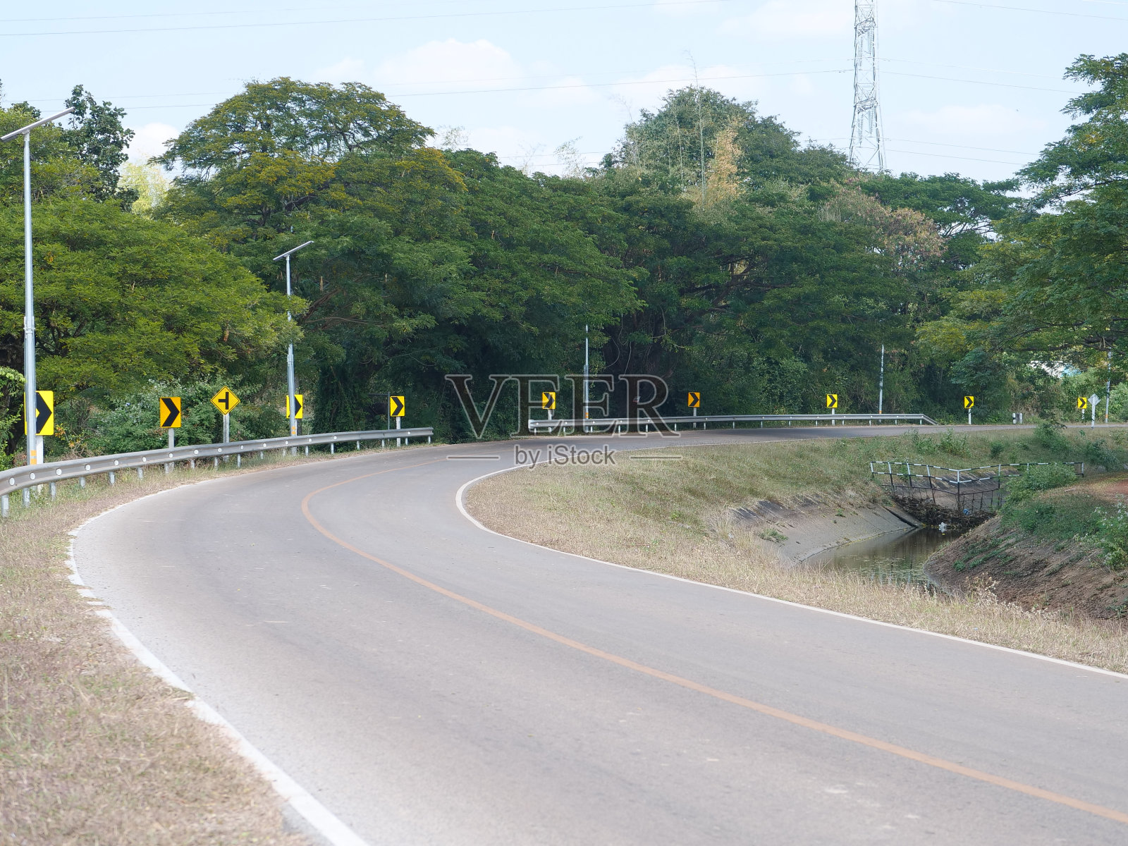 道路黄色交通标志照片摄影图片