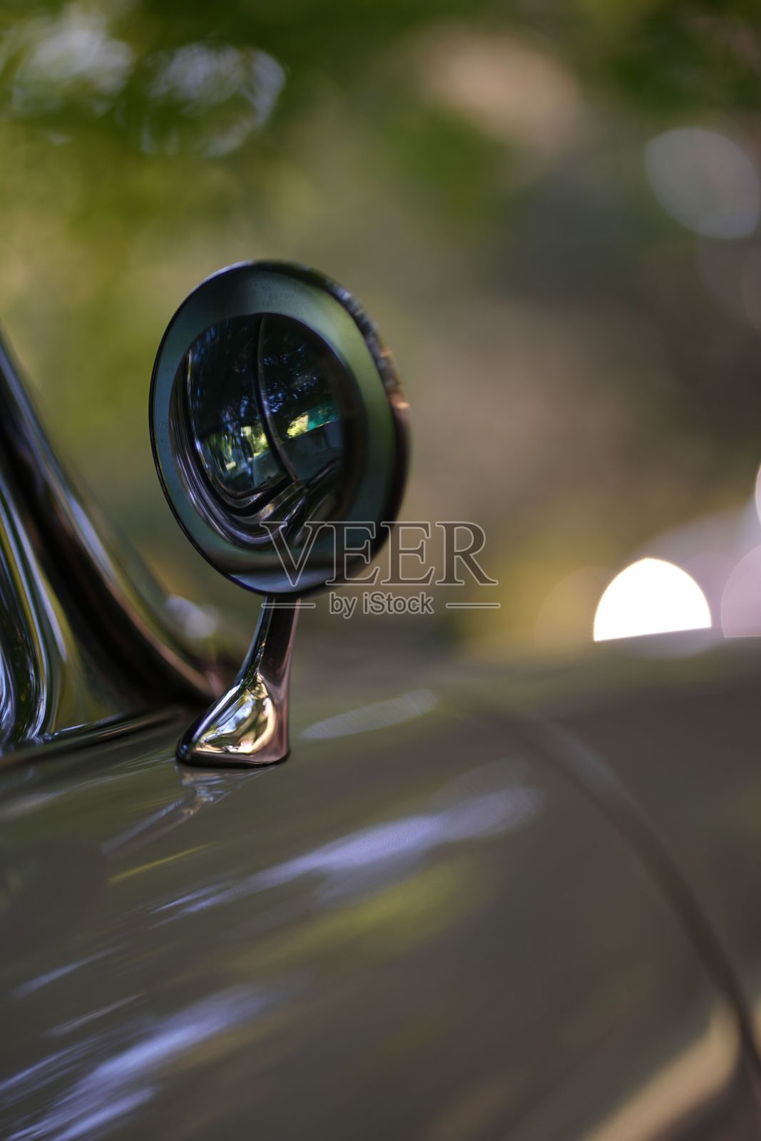 一辆老爷车的细节垂直镜头照片摄影图片