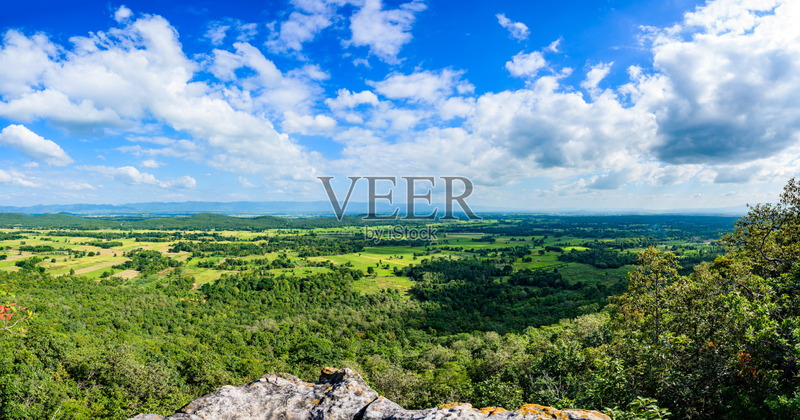 帕姚省帕华鲁阿悬崖全景图照片摄影图片