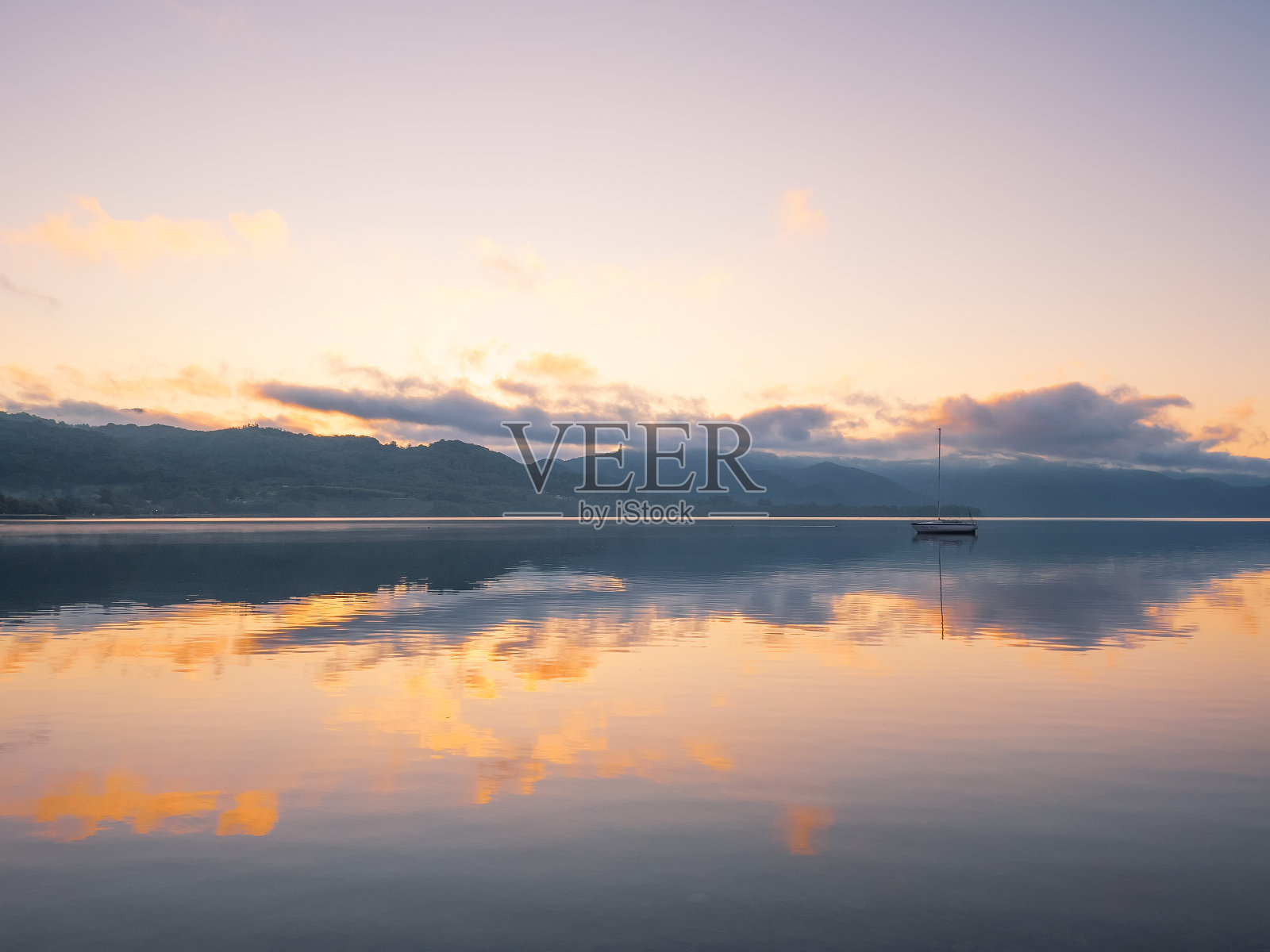 托雅湖的黎明静悄悄的照片摄影图片