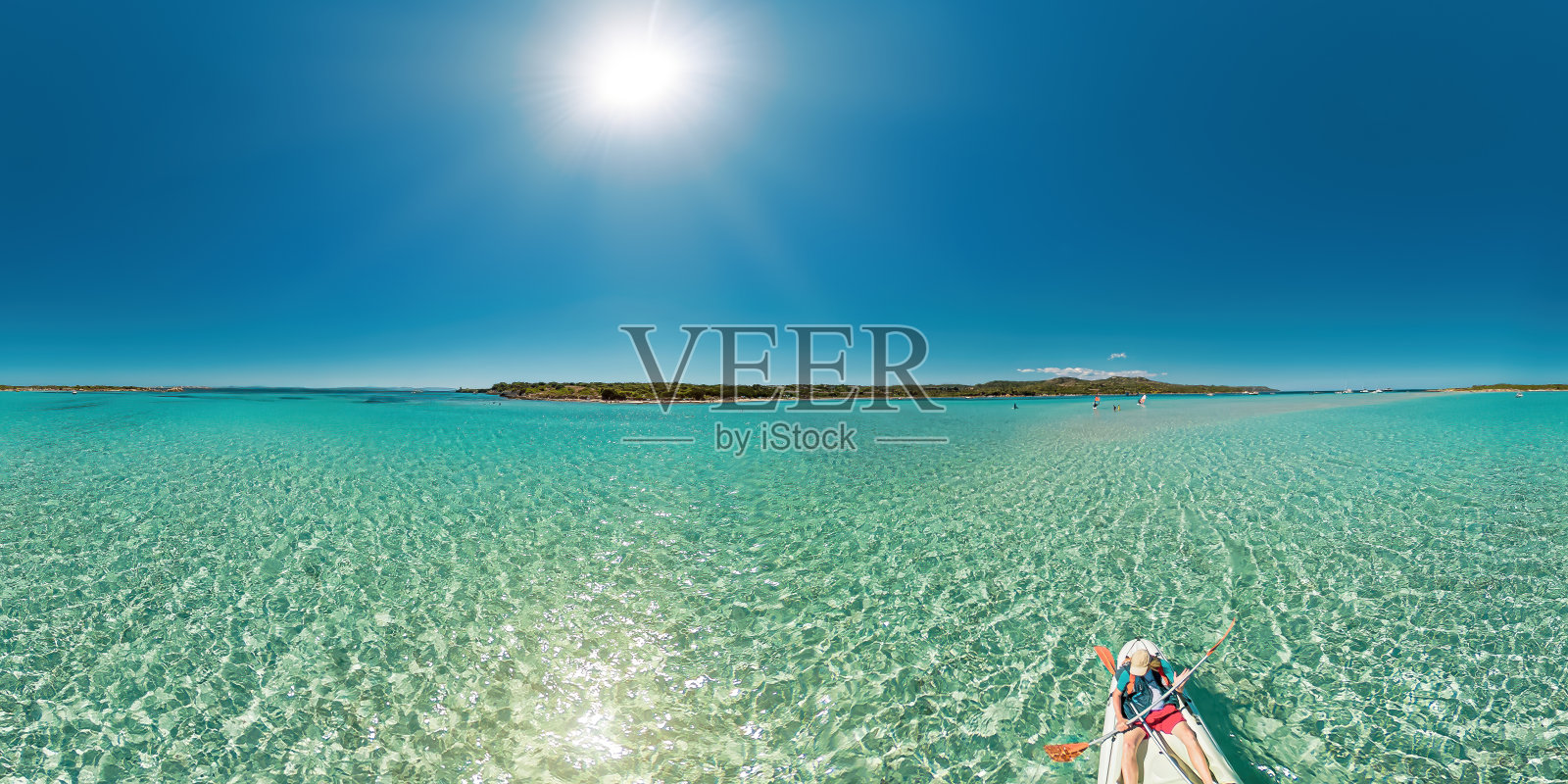 科西嘉岛皮划艇男子的无人机视图照片摄影图片