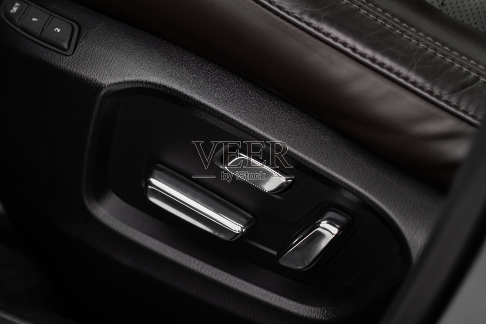 电动汽车座椅调节控制面板特写视图。可调节汽车座椅位置。汽车内饰。照片摄影图片