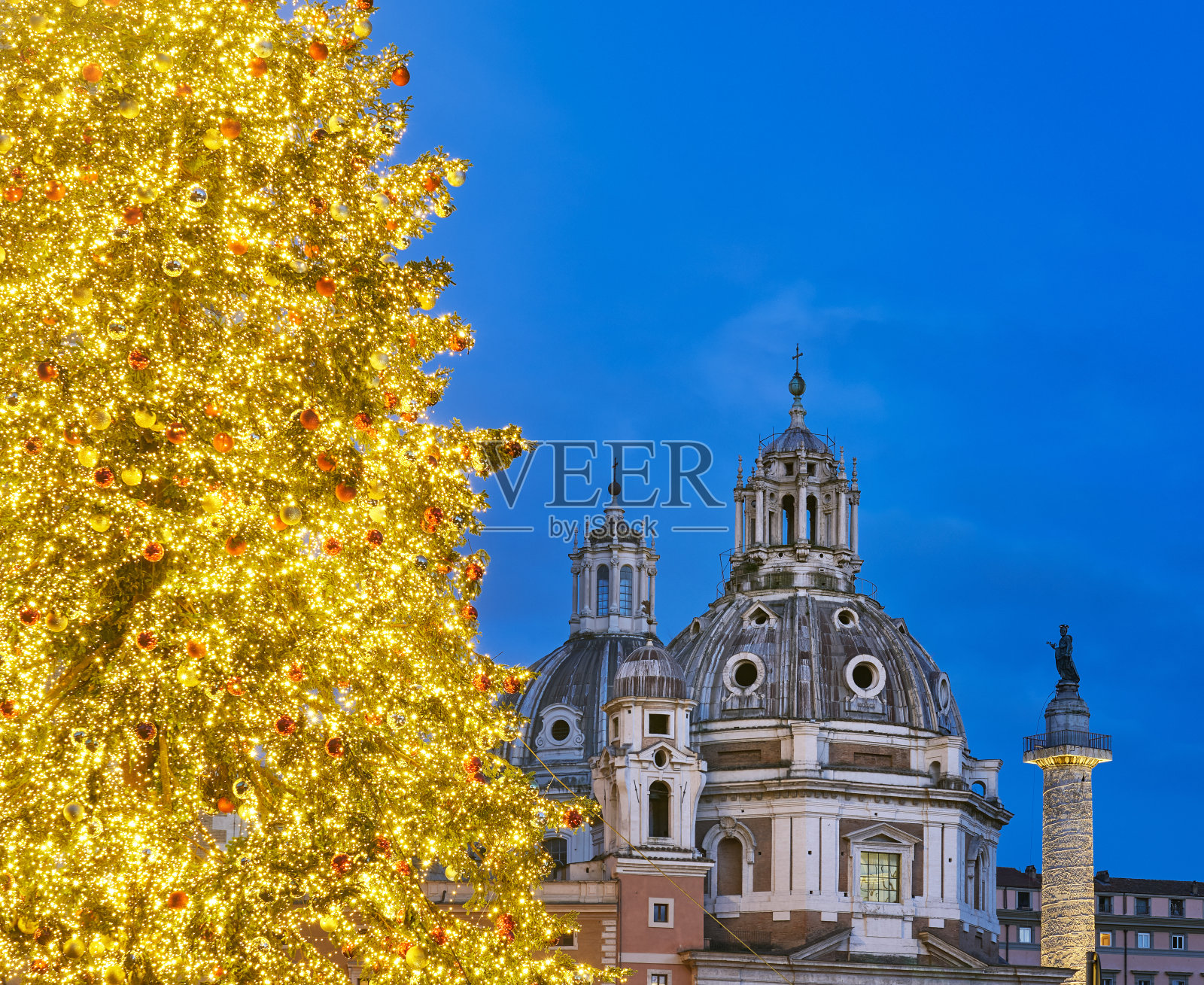 意大利罗马威尼斯广场上的圣诞树照片摄影图片