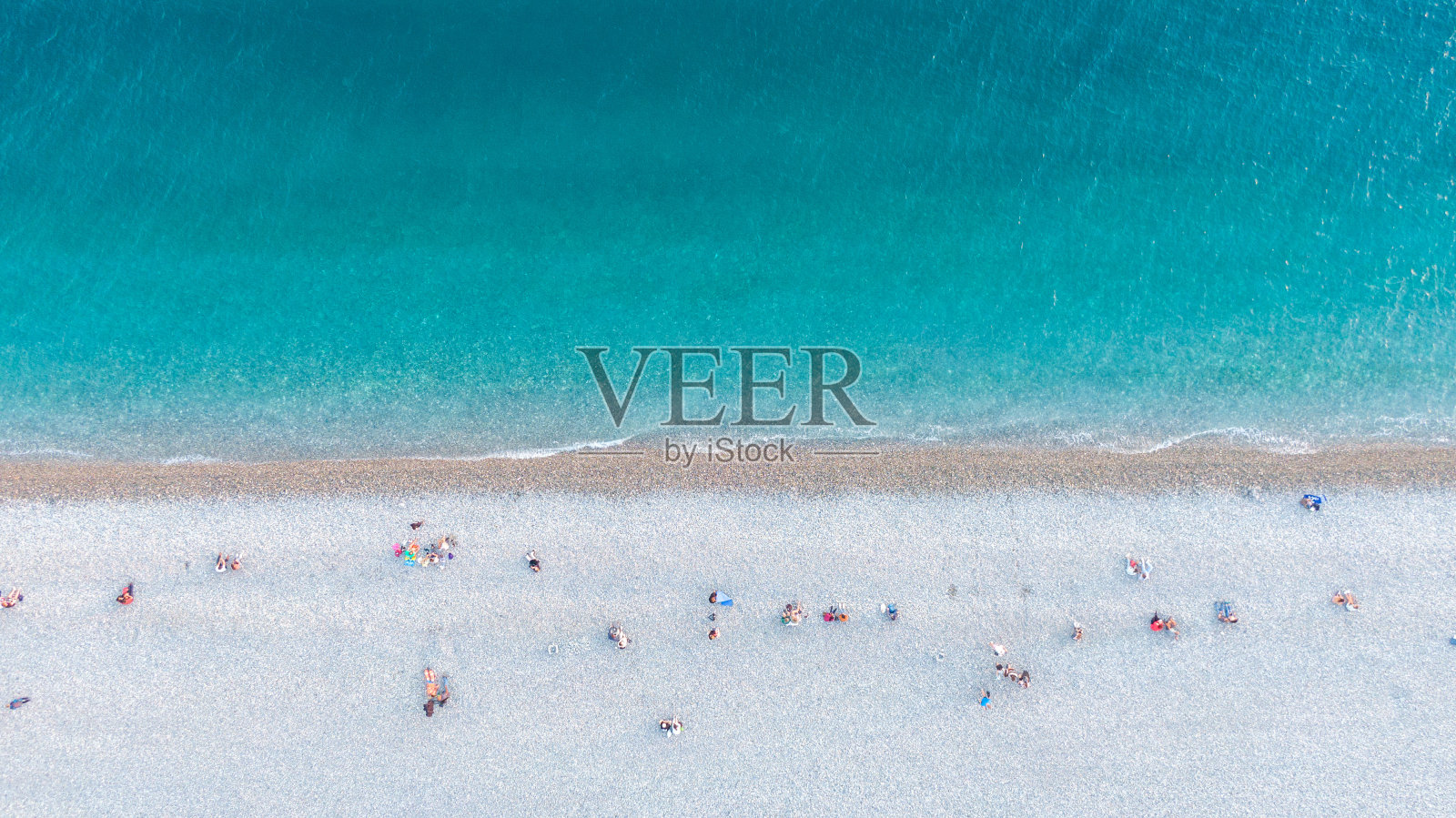 尼斯，法国海岸和城市的鸟瞰图。老城区的建筑，无人机视图照片摄影图片