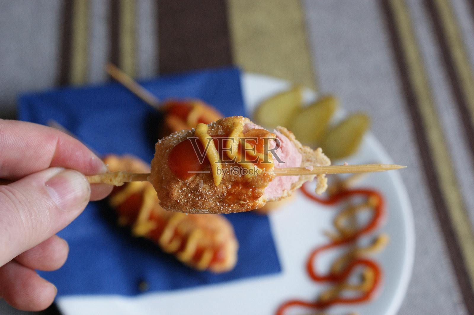 自制玉米热狗照片摄影图片