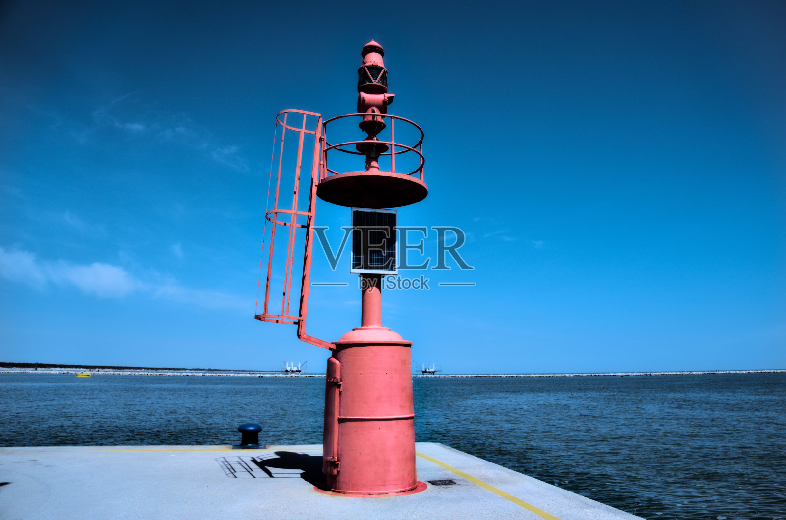 红色灯塔照片摄影图片