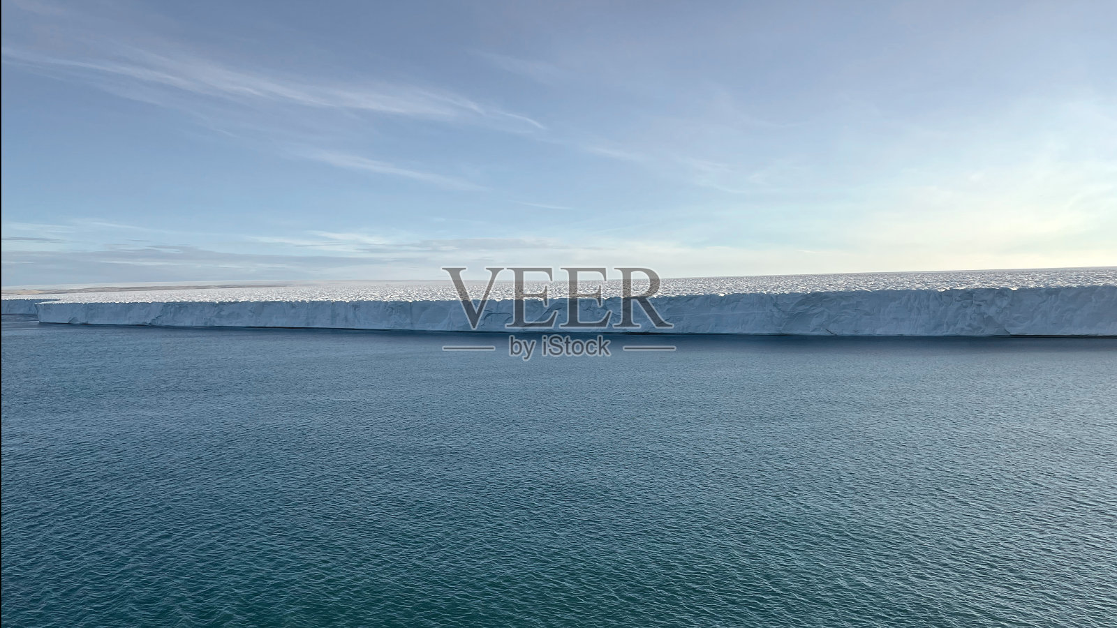 Bråsvellbreen glacier in Svalbard照片摄影图片