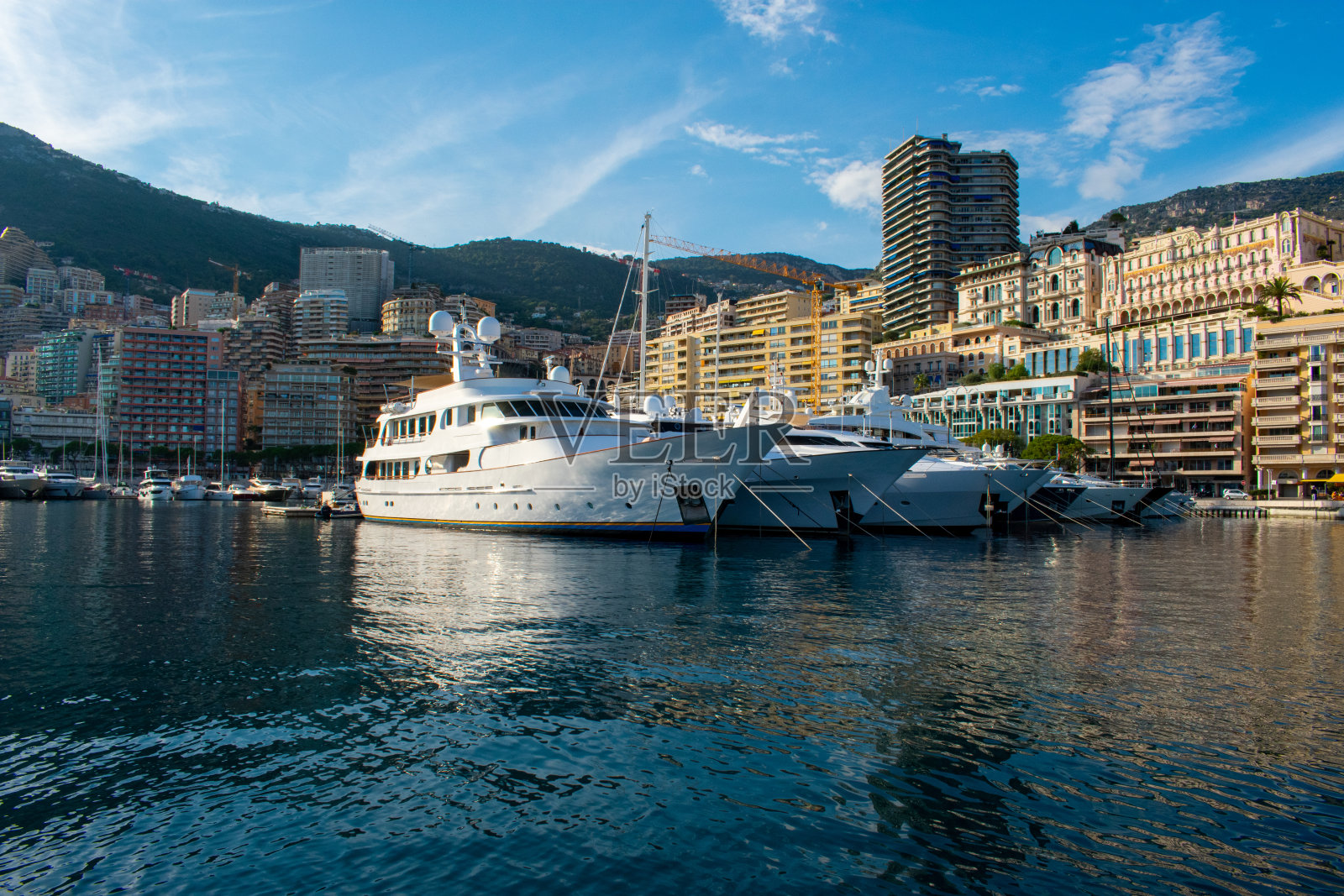 摩纳哥蒙特卡洛码头的游艇和船只照片摄影图片