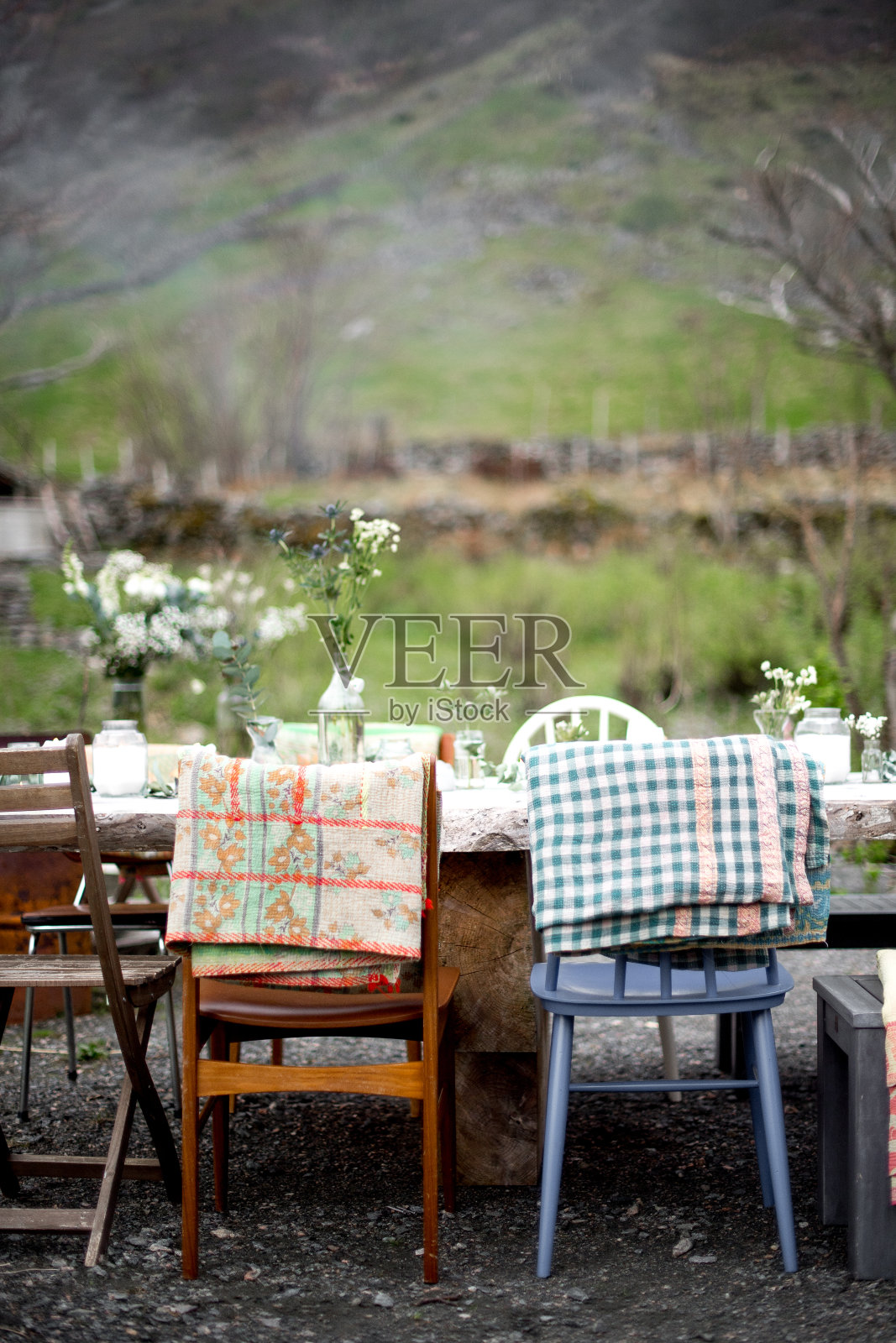 带毯子的椅子照片摄影图片