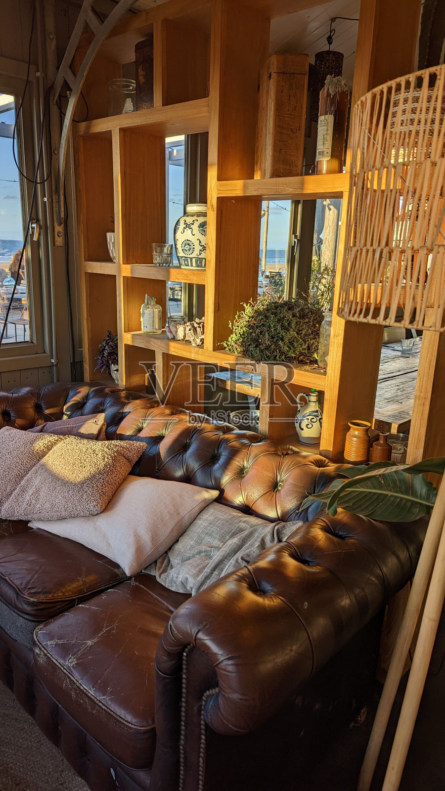 客厅内部有沙发照片摄影图片