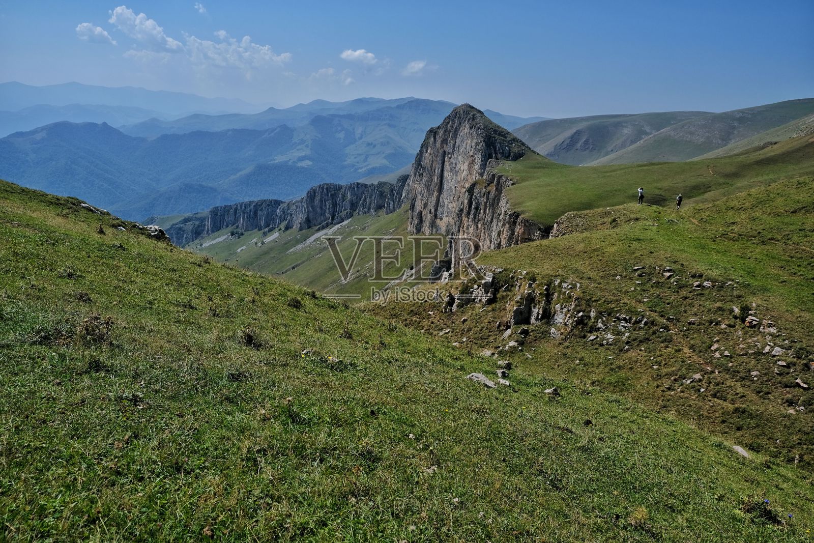 白天云层下的美丽风景照片摄影图片