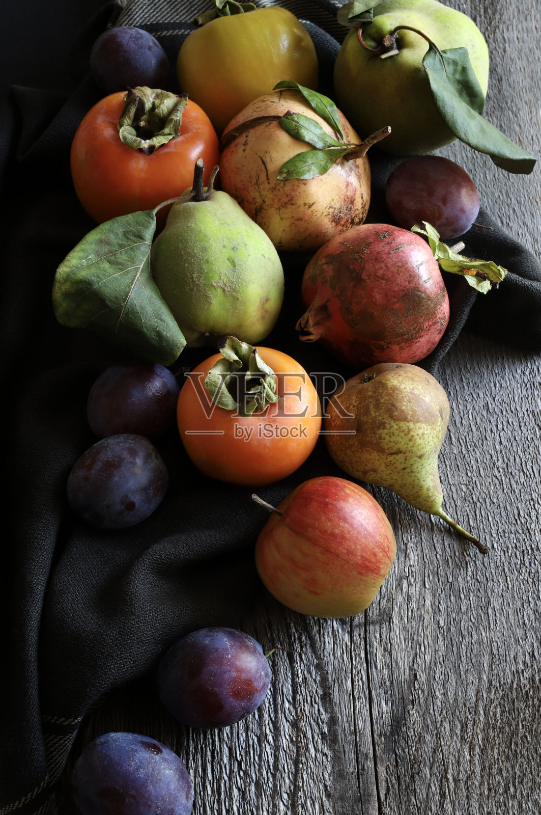 各种秋天的水果。照片摄影图片