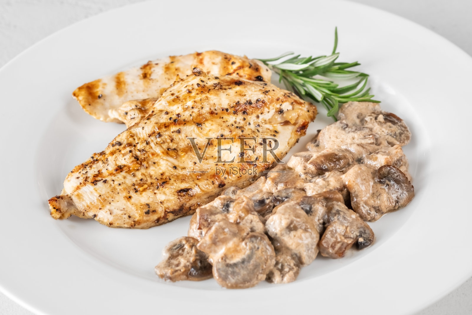 奶油蒜蓉蘑菇鸡照片摄影图片