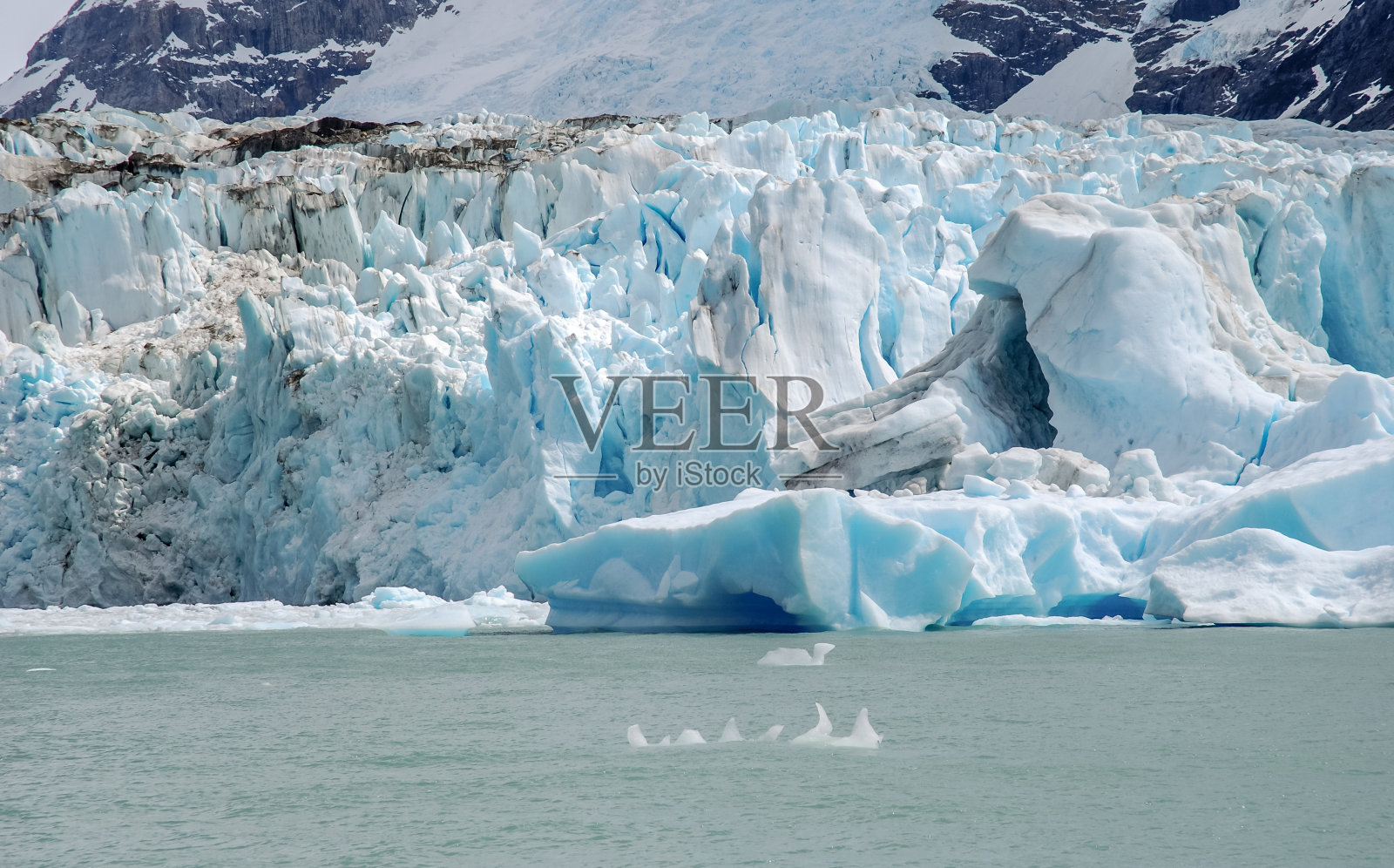 斯佩加济尼冰川上的脏冰照片摄影图片