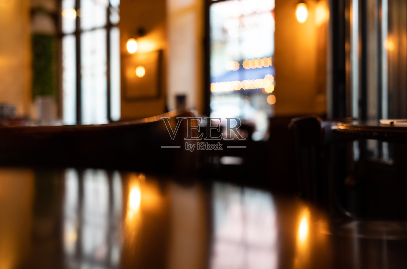 典型的巴黎小酒馆照片摄影图片