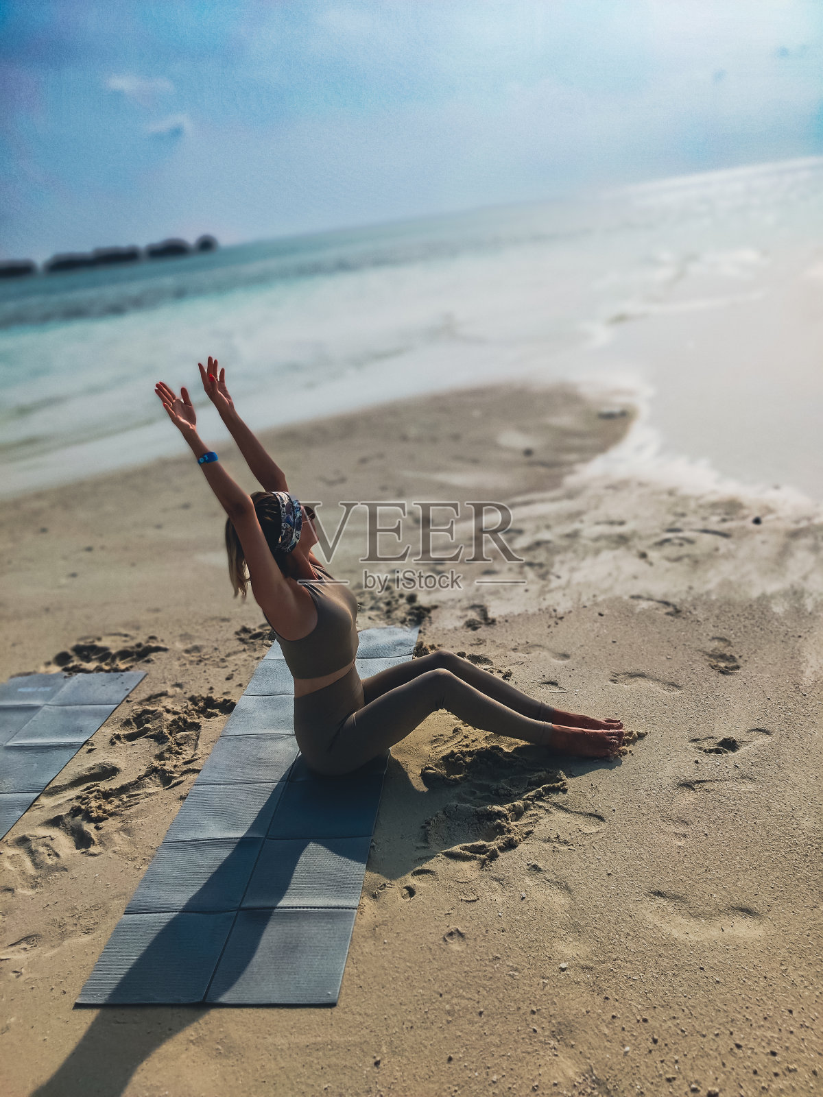 沙滩瑜伽照片摄影图片