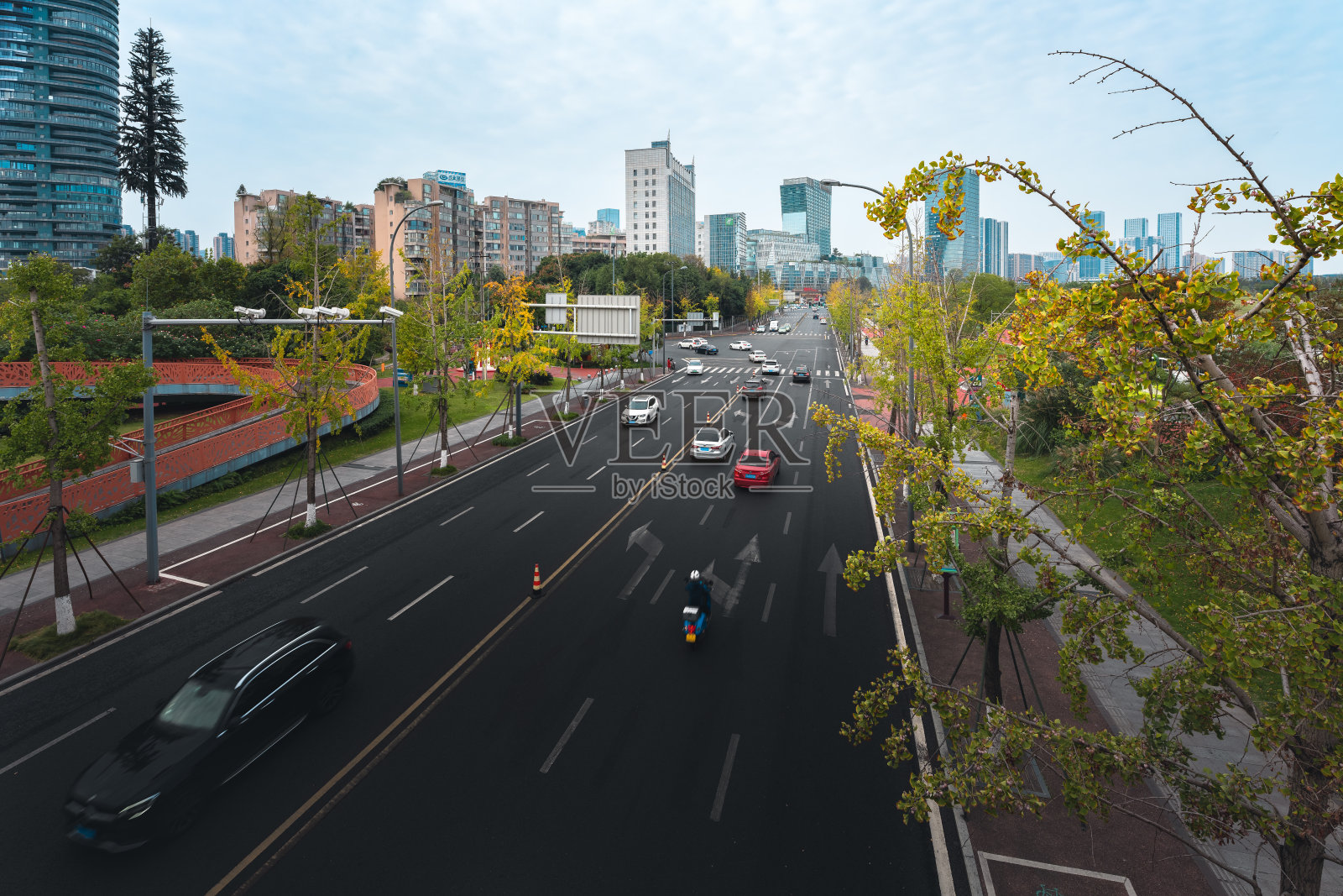 《阳光灿烂的日子》中的成都现代城市建筑照片摄影图片