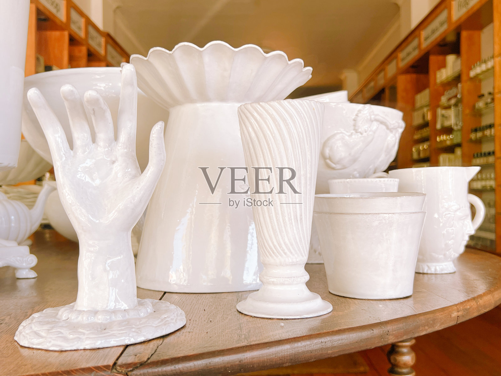 意大利白色陶瓷橱窗照片摄影图片