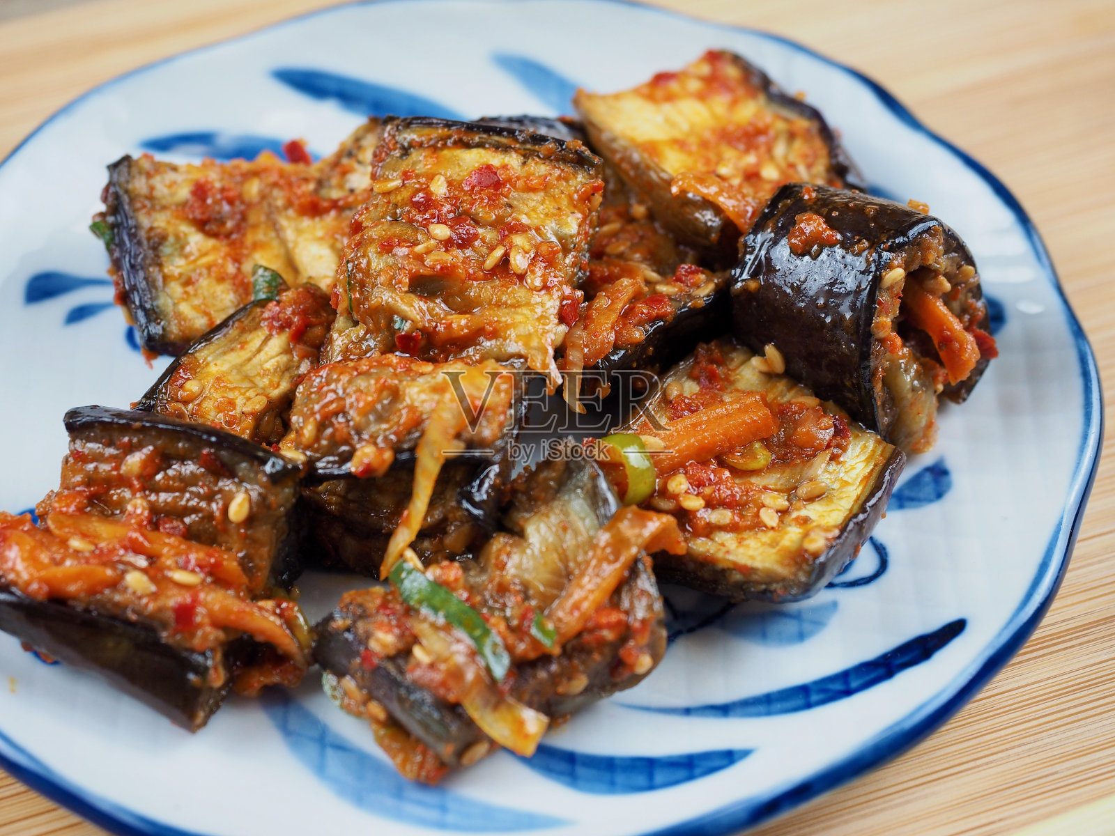 韩国菜辣茄子，配菜照片摄影图片