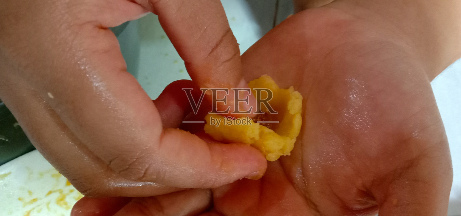 为开斋节制作特色纳斯塔蛋糕照片摄影图片