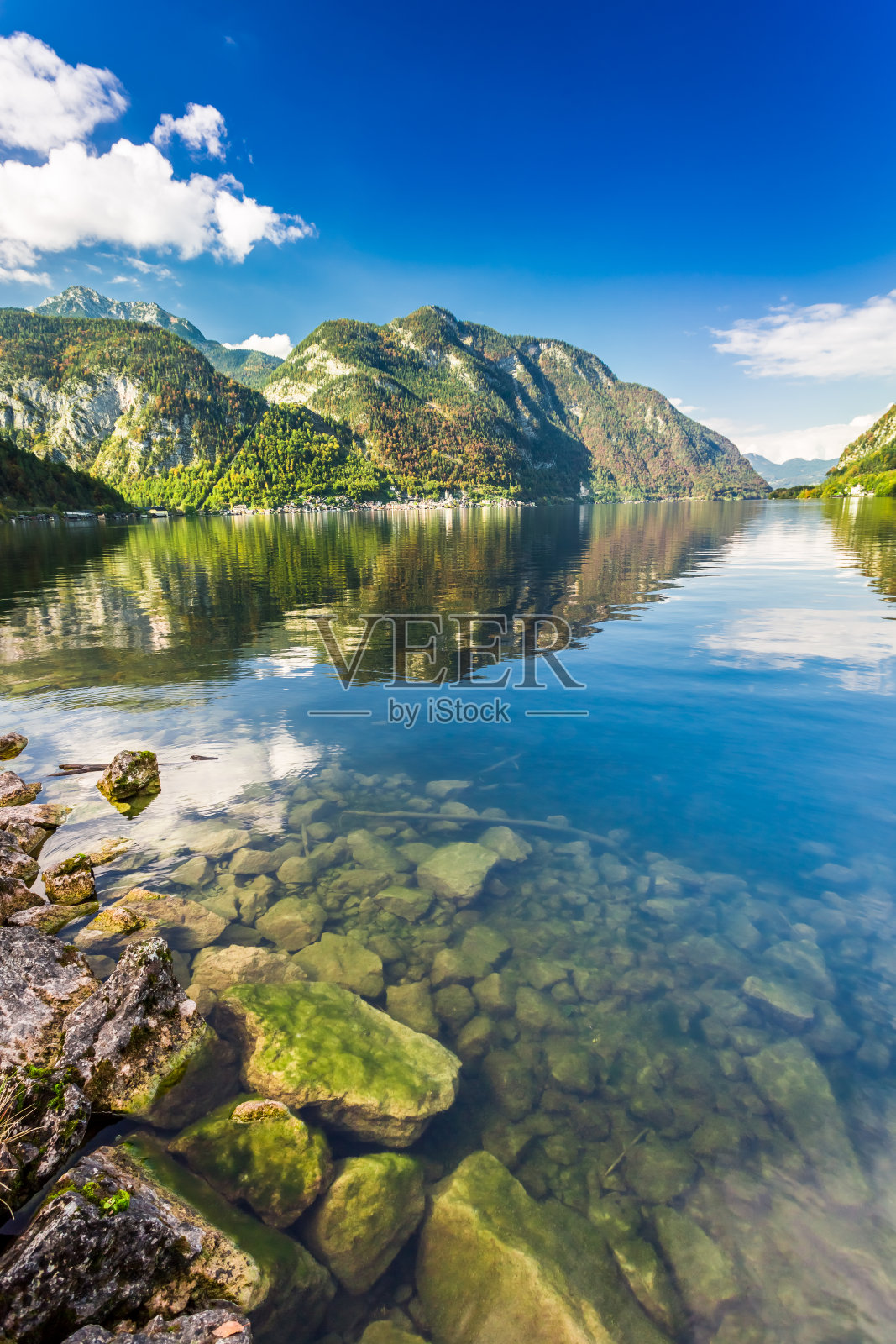 法国阿尔卑斯山切瑟里湖上五彩缤纷的日落照片摄影图片