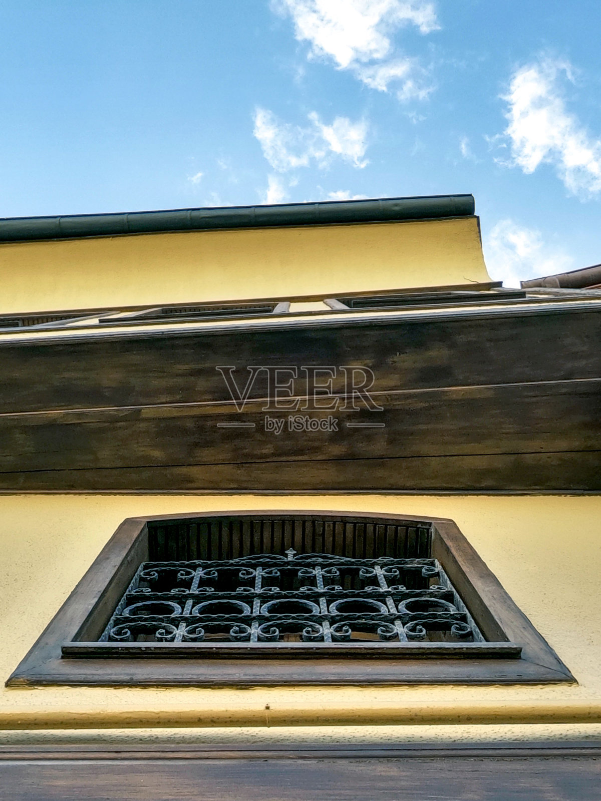 历史建筑的外部细节，垂直的照片摄影图片